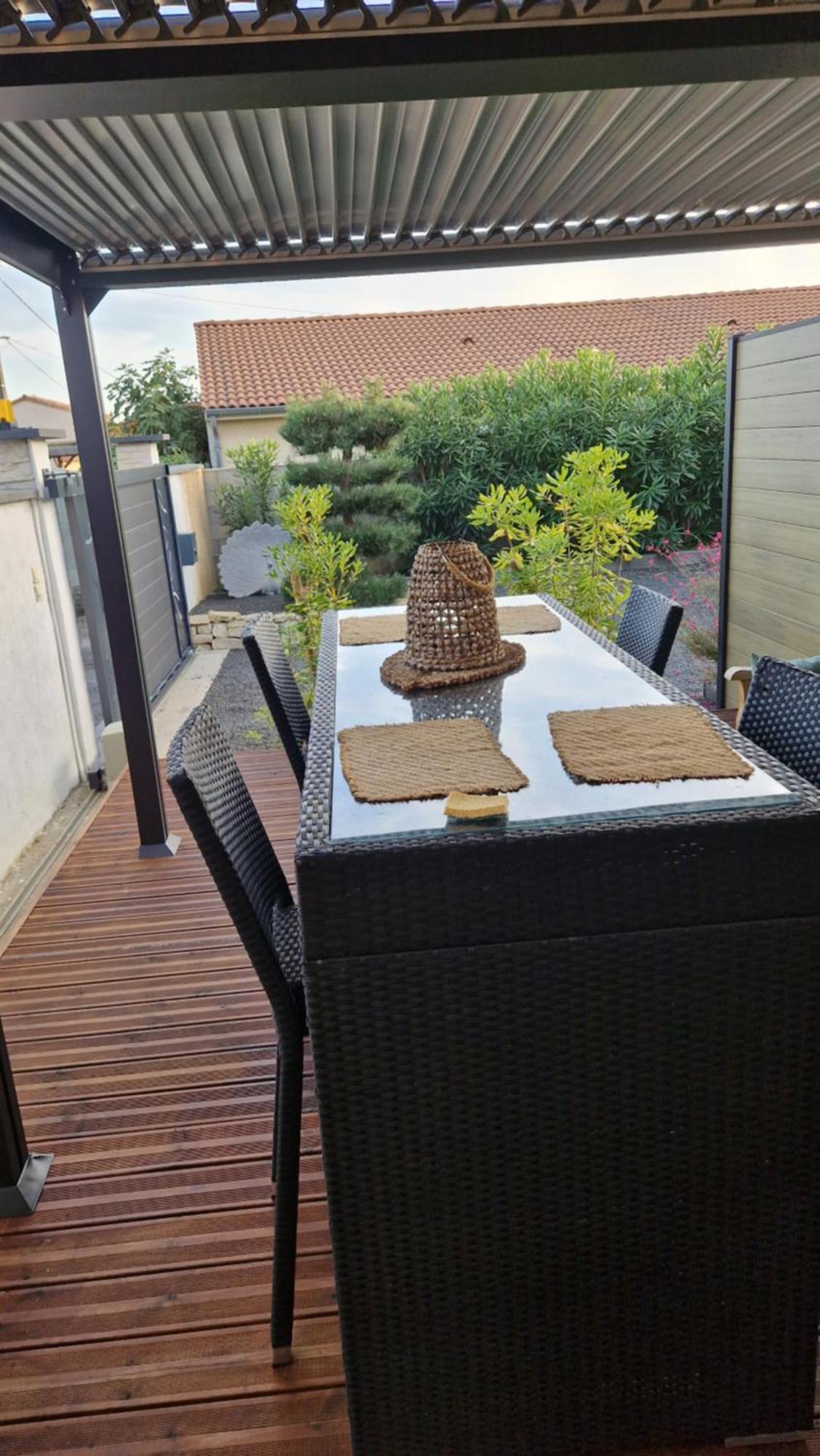 Appartement Pour 4 Avec Terrasse Chanos-Curson Exterior photo